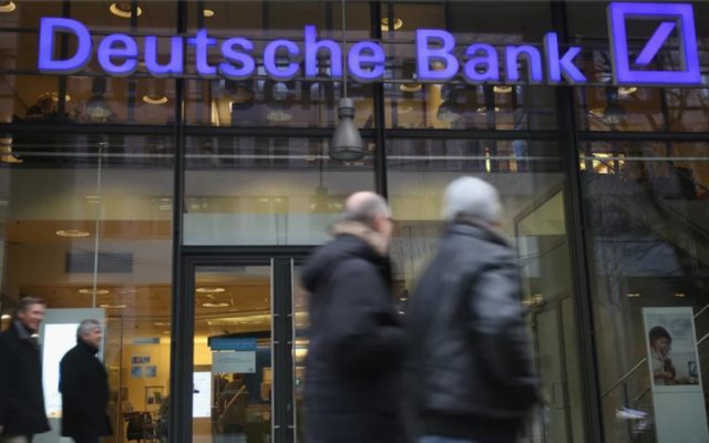 Już tej jesieni klienci Deutsche Banku trafią do Santandera. Co z ich darmowymi kartami i bankomatami otrzymanymi w promocji?