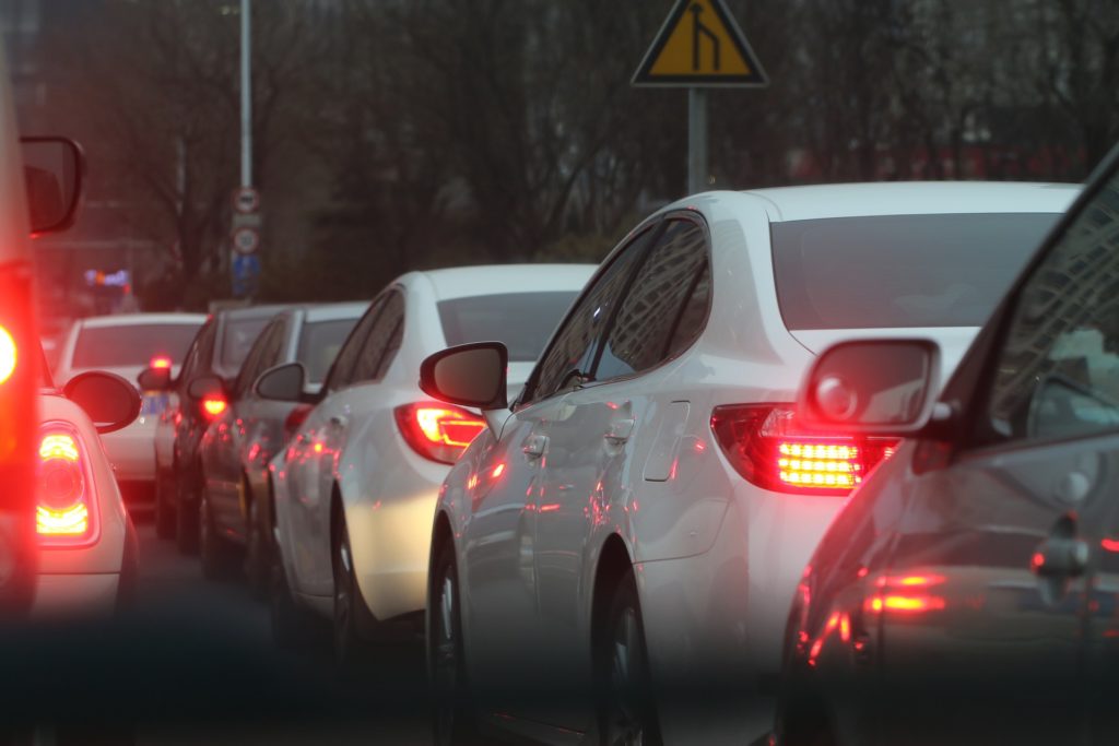 Płacisz więcej na starcie, ale potem oszczędzasz na paliwie i… parkowaniu. Jaki jest bilans bycia eko-kierowcą hybrydy? Liczymy!