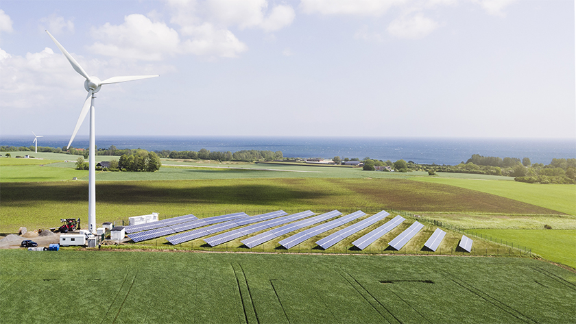My budujemy nowe elektrownie na węgiel, a oni testują… „energetyczną wyspę”. Simris, czyli wieś, która zasila się sama. Wiatrem i słońcem
