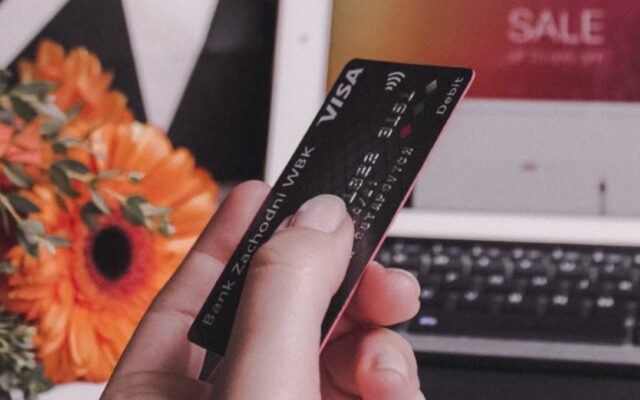 Karta kredytowa: to może być dzisiaj jeden z najtańszych dostępnych kredytów. Ale która „kredytówka” jest najlepsza? Sprawdzamy