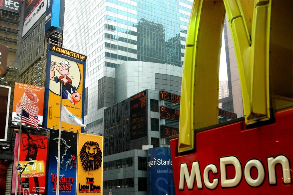 Indeks Big Mac powie prawdę o realnej wartości naszych zarobków? Sprawdzam, co możemy wyczytać z jego najnowszej edycji