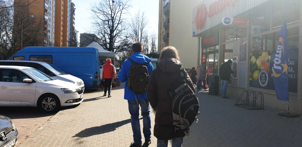 W nocy, dla sąsiadów, przez internet, czyli nasze patenty na to, jak szybko i sprawnie zrobić zakupy świąteczne. I czy w tym roku wydamy więcej na świąteczne sprawunki?