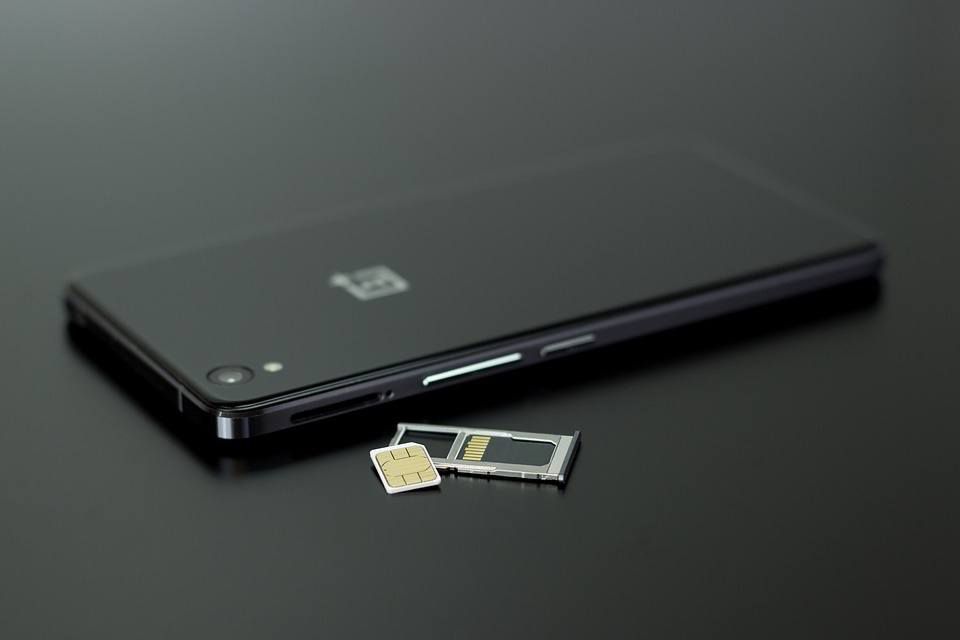 Zmieniasz kartę SIM? Bank może zablokować ci konto. Tak na wszelki wypadek. Jak skutecznie walczyć z kradzieżami pieniędzy z wykorzystaniem duplikatów kart SIM?