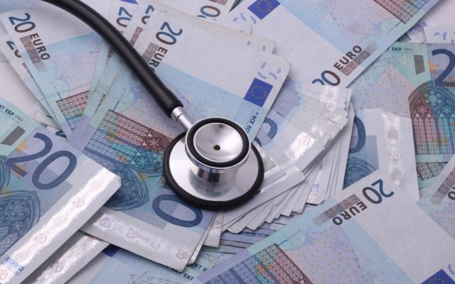 Gigantyczny wzrost cen konsultacji u prywatnych lekarzy. Policzyliśmy, jak mają się podwyżki kosztów wizyty u lekarza do oficjalnej inflacji w Polsce. Dramat