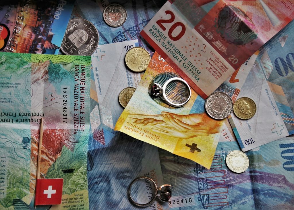 Czy drogi frank szwajcarski i rekordowo wysokie raty kredytów walutowych (oraz puchnące zadłużenie) mogą przynieść frankowiczom… pozytywne skutki?