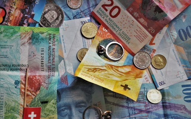 Czy drogi frank szwajcarski i rekordowo wysokie raty kredytów walutowych (oraz puchnące zadłużenie) mogą przynieść frankowiczom… pozytywne skutki?