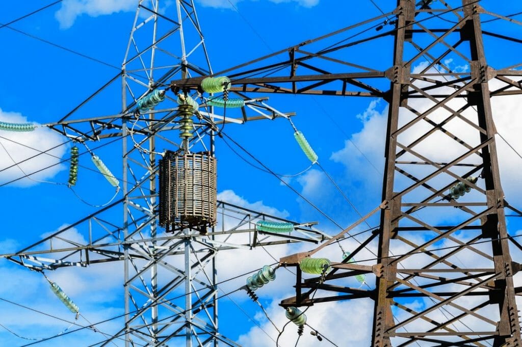 Firmy energetyczne przygotowują się do ogromnych podwyżek cen prądu? Gigantyczna opłata handlowa w zamian za gwarancję utrzymania obecnej ceny energii