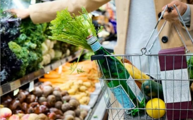 wzrost cen żywności uderza w nasze rachunki w sklepach