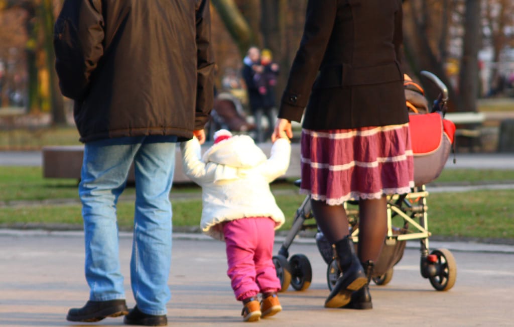 „Babciowe”, dopłata żłobkowa i dodatek „aktywnie w domu”. Czy nowe pomysły rządu ruszą demograficznymi słupkami?