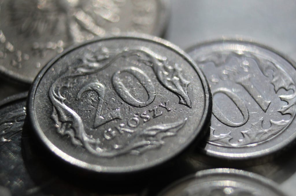 Stopy procentowe pójdą w dół. Kiedy nadpłacanie kredytu hipotecznego się opłaca? A przede wszystkim: jak nadpłacać, żeby się opłacało najbardziej?