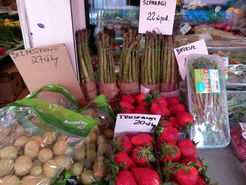 winogrona truskawki i szparagi